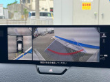 【360&deg;ビューモニター】専用のカメラにより、上から見下ろしたような視点で360度クルマの周囲を確認することができます☆死角部分も確認しやすく、狭い場所での切り返しや駐車もスムーズに行えます。