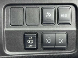 ハンズフリー両側オートスライドドアで手荷物いっぱいでも楽々開閉可能です