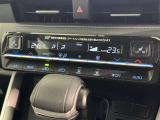 左右独立温度コントロールフルオートエアコンです。運転席、助手席それぞれで独立して温度設定ができます。冷え性の方が乗っても安心ですね♪