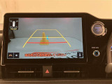 『バックモニター』を装備!駐車の際の、サポートツールとしてとっても便利!駐車が苦手な人、バックに自信がない人、だけでなく、皆さんに便利!でも、それだけに頼るのは危ないですね。