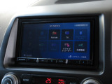 ナビゲーションはパイオニアメモリーナビ(AVIC-RZ710)を装着しております。AM、FM、CD、DVD再生、Bluetooth、音楽録音再生、フルセグTVがご使用いただけます。