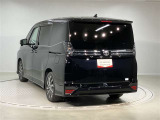 広い展示場にゆったりと展示をしております。ベビーカーでもゆっくりと車をご覧いただけますよ!