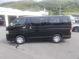 両側スライドドアなので狭い駐車スペースでも乗り降りがしやすく、隣の車を傷つける心配も少なくなります。