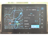 【ナビ機能付きディスプレイオーディオ】視認性が高いディスプレイ付きオーディオを装備、操作性も良好で直感的なソース選択が可能です。
