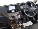 ★使いやすさや安全性を追求したステアリング周り!高級車ゆえにスイッチ類が多いのも特徴ですね!考え尽くされた配置ですぐに使いこなす事が出来ますのでご安心下さい!是非、体感してみて下さい!!