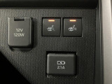 運転席/助手席にはシートヒ-タ-を完備!