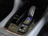 電動パーキングブレーキ・ブレーキホールドを装備してます。ホールド機能は信号待ちが多い一般道で疲労軽減になり、大好評です!