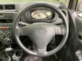 インテリアに合わせたデザインのステアリングは、運転される方のことも考え、運転しやすい形状、大きさです。是非一度、実際に触ってお確かめください。
