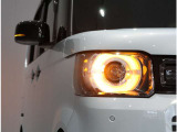 前だけでなくサイドや後ろにも気づいてもらいやすい『ドアミラーウインカー』装備のお車です!周りの車にウインカー、ハザードを気づいてもらえるので安心、安全です!