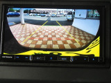 ギヤをRに入れるとナビの画面に後ろの映像が映るリヤカメラ付!後退時の安全確認やコンディションの悪い視界でもカラーバックモニターがドライバーをサポート☆☆☆