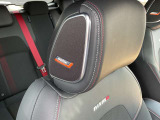 BOSEサウンドシステム付いており運転席、助手席ヘッドレスト横がスピーカーになっております。
