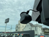 ドライブレコーダーでもしもの瞬間をしっかり記憶します。何が起こるかわからない現代社会ぜひつけておきたい装備です。