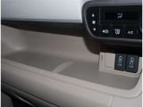 夜間走行でも安心のLEDへッッドライト搭載車です。とても明るく白い光で照らします。この装備も人気のアイテムですね