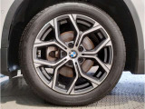 【BMWアロイホイル】軽量かつ強度に拘ったアロイホイル。走行性能ポテンシャルを引き出す設計。車の足元を引き締めてくれる大きなポイントはアロイホイルです。