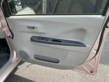 運転席のドアには、ポケットが付いています。