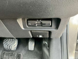 運転席の右下にETCがビルトインされています。高速道路では便利ですね!