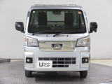 アイポイントを、見晴らしのよさと乗用車としての落ち着き感を適度にバランスさせた高さになっています。ワイドな視野角で良好な運転視界を実現してます。