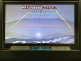 バックでの車庫入れも安心です!リアカメラが付いているバックモニター付のナビ(社外品)を装備しております。操作線もついており距離感も画面から確認できます。