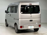 広い展示場にゆったりと展示をしております。ベビーカーでもゆっくりと車をご覧いただけますよ!