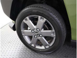 かっこいいホイールですね。 車のイメージを大きく左右するホイール部分はコダワリを持ちたいですね。