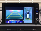 マルチビューカメラシステム搭載車です。お車の周囲を全方位でカバーします。後方・前方・両脇と、コンディションが悪い視界でもカラーモニターに映し出した映像がドライバーをサポートします。