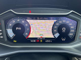 スピードメーターなどの運転に必要な計器とともに、オーディオ・電話の操作画面などを表示。レイアウトはステアリングスイッチで切り替えでき運転に集中しながら必要な情報を瞬時に得ることが可能。