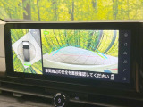 【アラウンドビューモニター】専用のカメラにより、上から見下ろしたような視点で360度クルマの周囲を確認することができます☆死角部分も確認しやすく、狭い場所での切り返しや駐車もスムーズに行えます。