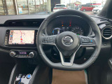 使いやすく安全な操作性と良好な視界を実現した運転席!