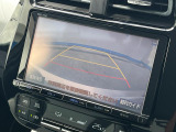 【バックカメラ】駐車時に後方がリアルタイム映像で確認できます。大型商業施設や立体駐車場での駐車時や、夜間のバック時に大活躍!運転スキルに関わらず、今や必須となった装備のひとつです!