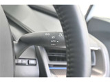 オートマチックハイビームとは、先行車や対向車のライトを認識し、ハイビームとロービームを自動で切り替える機能です。夜道の視界を確保します。詳細は販売店スタッフまでおたずねください。
