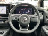 ハンドルは軽やかに回り、気持ちよく運転が出来ます。プロパイロット機能搭載です。