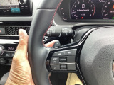 マニュアル車のような感覚で、ワインディングロードでも車を操れるパドルシフト付きです。長い下り坂でのエンジンブレーキや、高速道路の合流の際の加速も思いのままに操ることができ楽しめます