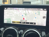 ●純正ナビ:一体感のあるナビは、高級感ある車内を演出してくれます。オーディオ機能も充実しておりますので、運転もより楽しめます♪