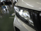 高輝度でしかも消費電力の少ないLEDをハイ、ロービームに採用。