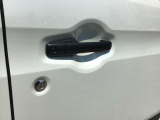 キーをポケットに入れたままでもドアのロック&アンロックができ、雨の日や、荷物の多い日に大活躍!