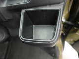 【カップホルダー】エアコン吹き出し口下部に設置されていますので使いやすさバッチリ!運転席から手の届くちょうどの位置です!