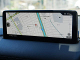マツダコネクトの10.25インチワイドセンターディスプレイです。『Android Auto』『Apple CarPlay』や独自のコネクテッドサービスに対応したインターフェイスシステムです。