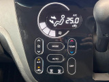【オートエアコン】一度お好みの温度に設定すれば、車内の温度を検知し風量や温度を自動で調整。暑い&hellip;寒い&hellip;と何度もスイッチ操作をする必要はありません。快適な車内空間には必須の機能ですね♪