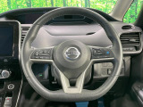 【純正革巻きステアリング】上質な革を使用することで、手にしっかり馴染みとても運転しやすいハンドルです♪