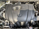 24Vマイルドハイブリッドで爽快な走りを実現する「e-SKYACTIV-G 2.0」。高効率エンジンと電動化技術の組み合わせにより、燃費性能とアイドリングストップ機能をさらに向上させました。