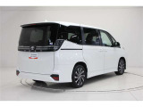 後続車から視認性の良いストップランプの配置で追突抑制になります。