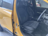 運転席まわりです。運転席からの視界が左右に広く隅々まではっきりと見渡せます!クルマの前端も把握しやすく安心して運転できます!