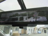 スマートルームミラー。フル乗車+積載時もカメラ画像にて後方確認。心強い味方です☆
