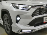 LEDヘッドライトです。デザイン性がよくとても明るいので、夜間の走行や悪天候でも安心です。しかも長寿命!