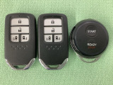 スマートキー付きですからドアロックの開閉およびエンジンスタートが楽々です。電動スライドドアの開け閉めもボタンで操作できます。加えて、純正リモコンエンジンスターター用の操作キーもついています。