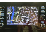 スマホやiPhoneと連携し、対応アプリをディスプレイに表示させて使うディスプレイオーディオ。使い慣れた従来のトヨタ車載ナビが利用できるTCナビキットを装着。CD・DVDに対応しています。