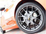 ご来店いただければ軽自動車からスポーツカー、1ボックスやセダンや輸入車などパソコンひとつで800台すべての在庫をご覧いただくことができます!