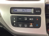 オートエアコン☆室内の温度調節として冷房・暖房が出来るのはもちろんのこと冬場や雨天時の窓の曇り取りとしても活躍します☆