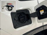 ガソリンと充電した電気で走行できます!充電ケーブルと各変換揃っています!