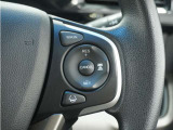 ◆アダプティブクルーズコントロール◆予め設定した車速内でクルマが自動的に加減速。前走車との適切な車間距離を維持しながら追従走行します。【LKAS】車線維持支援システムでステアリング操作を支援。